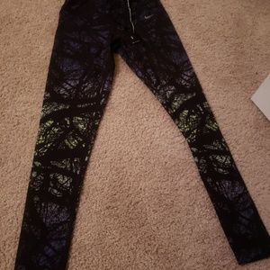 Nike legging with reflective strip